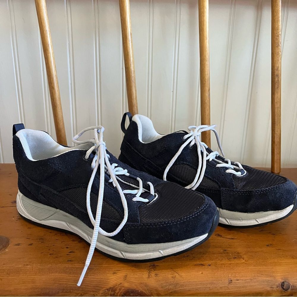 L.L Bean Navy Suede Walking Shoe Sneaker 7